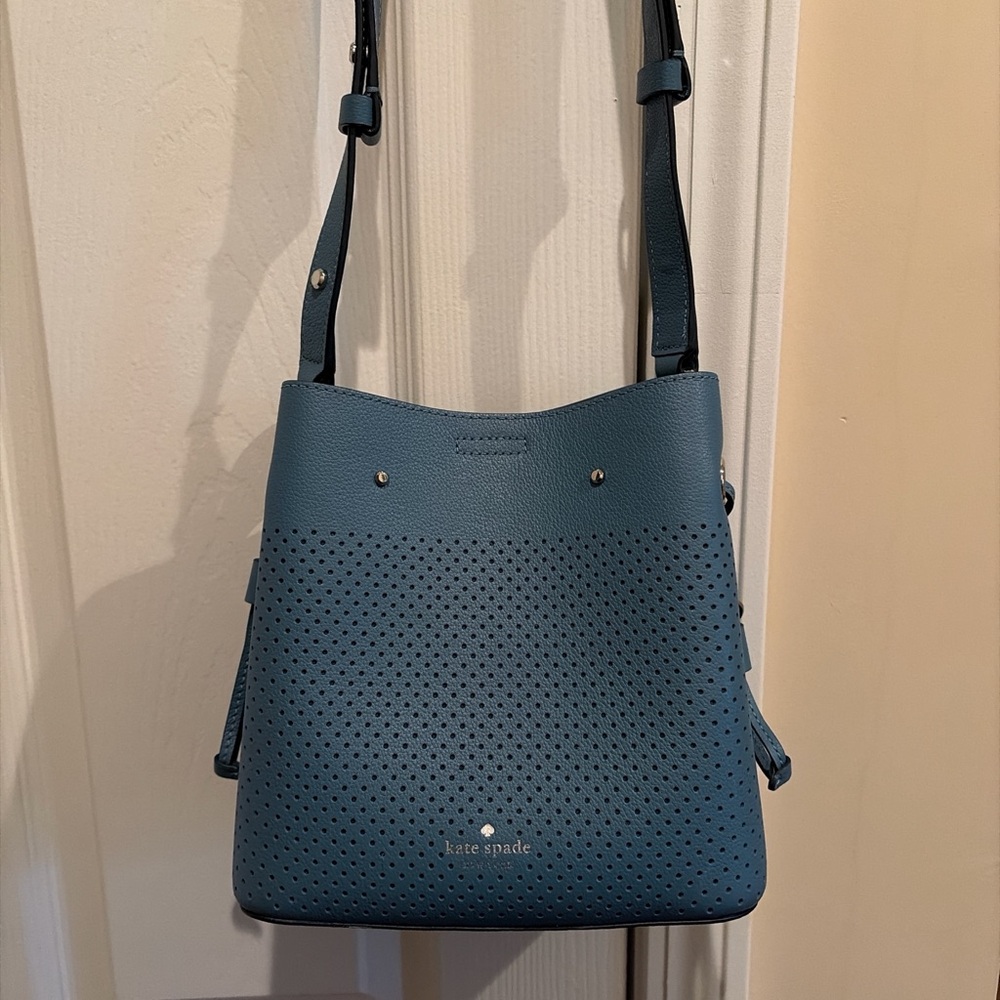 Elegant Blue Bucket Shoulder Bag - Picture 2 of 9